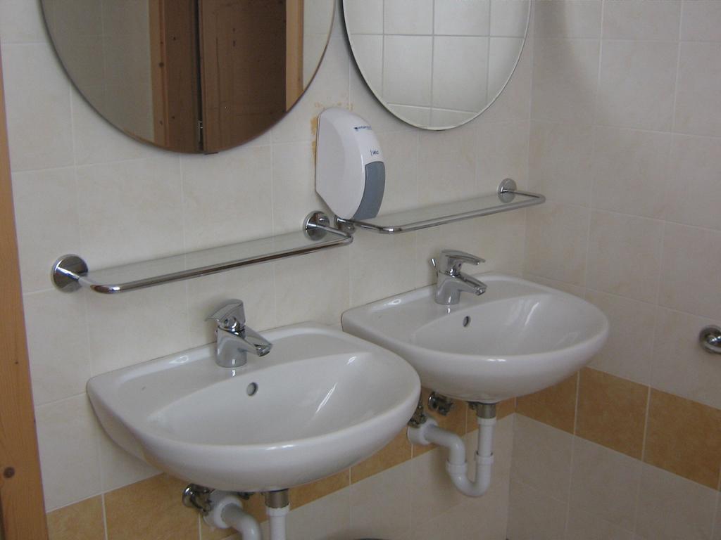 Taxus Hostel Pieve Tesino 객실 사진